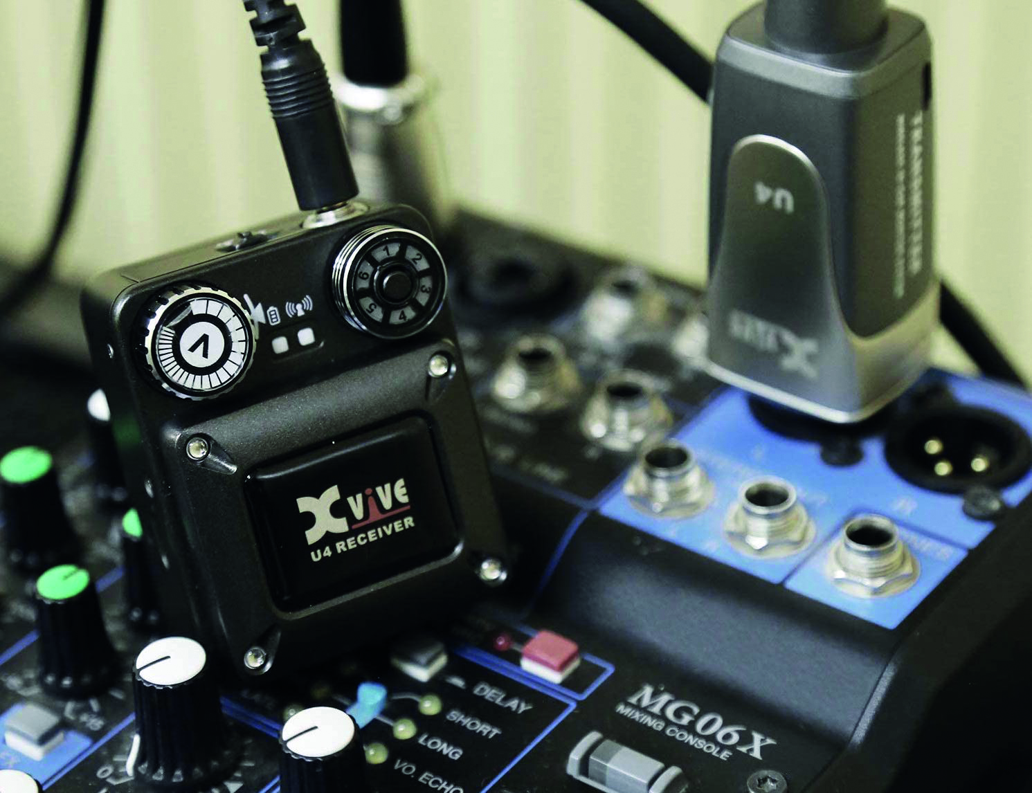 Xvive U4 XV-U4 IN-EAR Wireless System-
