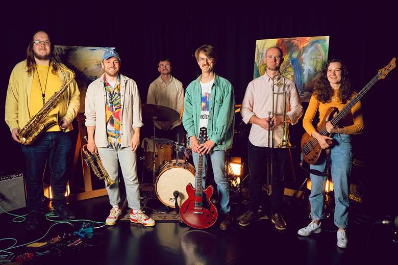 L-R: Tom Ridout, Mike Soper, Tom Potter, Billy Marrows, Olli Martin and Flo Moore - Photo by Ted Smith