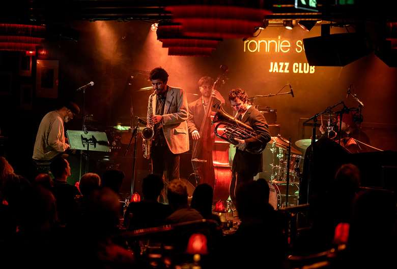 Xhosa Cole and band at Ronnie's - Photo by Tatiana Gorilovsky